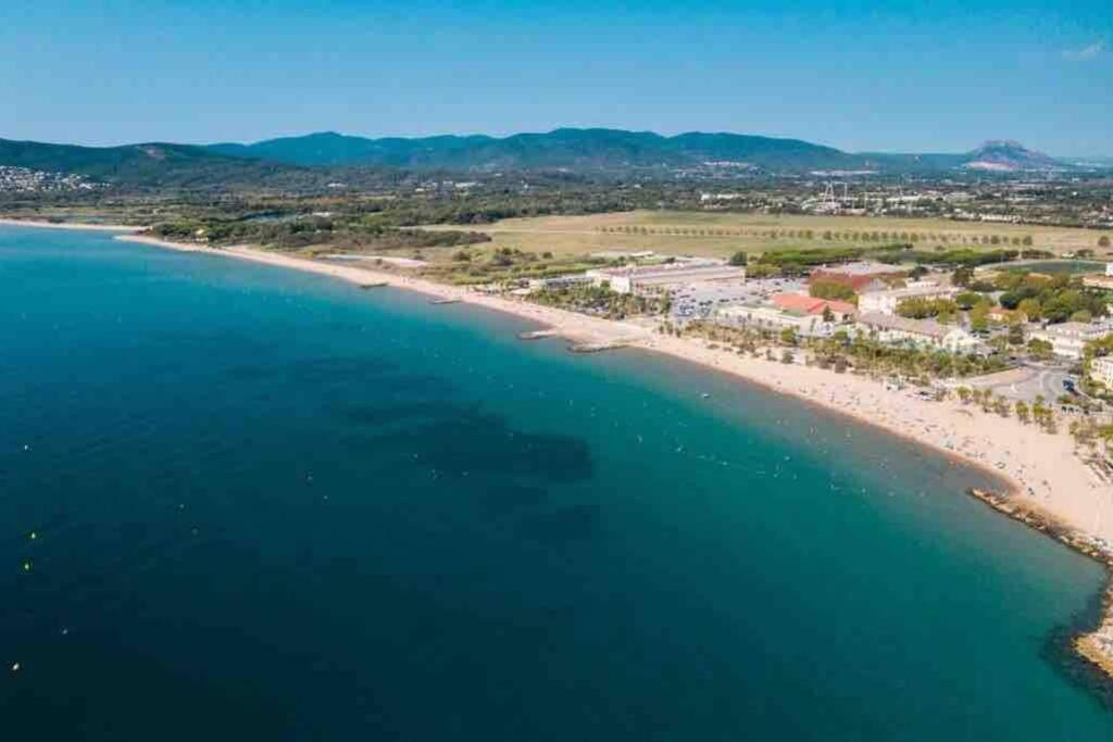 Location Port Frejus, Bord De Mer Екстериор снимка