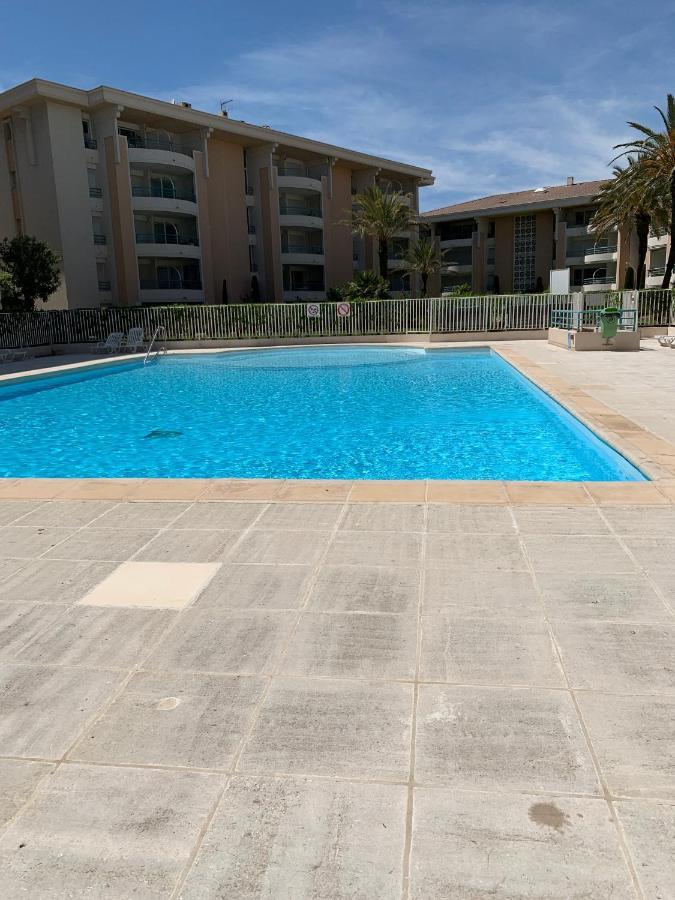 Location Port Frejus, Bord De Mer Екстериор снимка